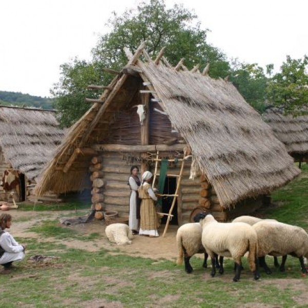 Archeoskanzen-Modrá-600x600.jpg